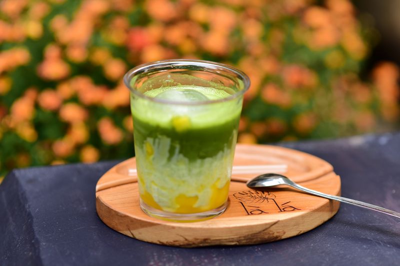 Cold pressed green juice with spinach, apple and ginger